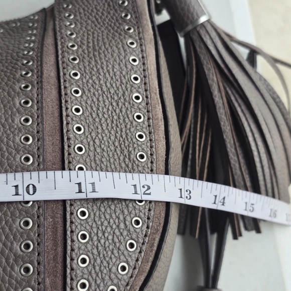 Michael Kors Hobo Bag Brooklyn Grommet Large Leather Studded Women Tassles Y2k - Picture 13 of 16